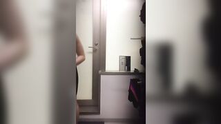 일 수영장 탈의실 몰카