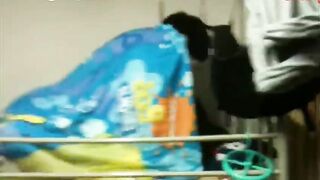 옆에서 보든말든 기숙사에서 섹스하는 중국 대학생들
