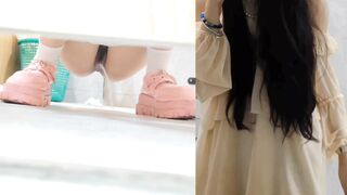 最新流出❤️極上トイレ撮影新シリーズ❤️高価値女神のおしっこ正面撮影フラッシュライトフィルライトでHD接写美女が雲のように眩しい ipcam 2 (5)