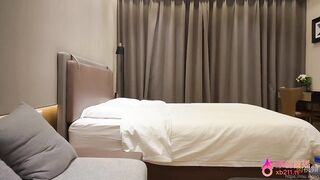 杏吧鳩摩智 - 03年的小美女身材苗條皮膚白晢 她說是首次被操到噴水 china