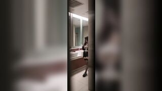 ✅新リーク█The Mastermind☛購入済み█高画質トイレショット「ぶら下がりフラッシュ、美女たち」（お尻スポッティング、ラージサイズ版） toilet (5)
