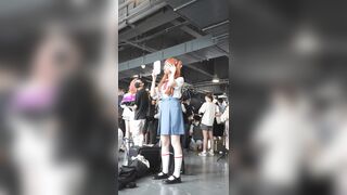 【xxn-157】ブースホスト（2）…赤と黒のロリータドレスに黒ストッキング、お尻がとってもプルプル ipcam 3