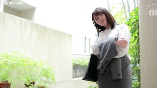 MIDE-955 A sudden downpour in the middle of summer... Wet breasts. A busty female boss and her virile subordinate share a hotel room until m Reducing Mosaic JAV