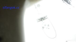 【オリジナル】スリムな女性と生理中の女性がお風呂に入っている様子を4Kで臨場感たっぷりに撮影した隠し撮り映像 toilet 00