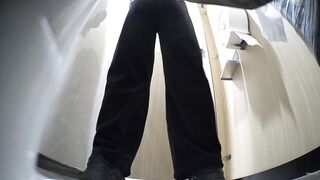 [ マジックハン​ド ☛ 購入済み ]【プレミアム・トイレ盗撮】「着替え＆排泄中の美女」 — パート2 toilet 2 04-180426