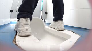 【定番・トイレ映像】「青春への賛歌」シリーズ：完全版 — 高校2年生の少女が、その可憐な秘部から排尿する様子を至近距離で捉えた映像に加え toilet 3 08-190426