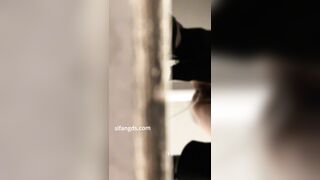 【独占先行公開】オフの素顔＆トイレ自撮り（Vol.4） toilet 1 09-210426
