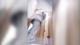 ✅4月の最新限定版リーク❤️最高品質のトイレ写真：ビリヤード場で小便をする魅力的な若い女性数名＋大柄な金髪のボーイッシュな女性がうんちをす toilet 02-270426
