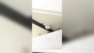 【最新リーク】最高級「下からの盗撮」トイレ隠し撮りシリーズ ❤️ フリースジャケットを羽織った若妻。そのマンコは固く閉ざされており、性経験が toilet 02-290426