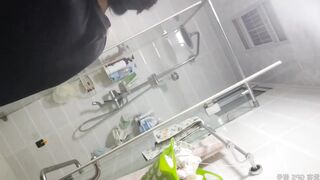 ❤️【シャワー隠しカメラ】妻と義母がシャワーを浴びているところを何度もこっそり撮影した。 toilet