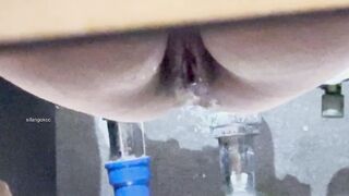 新たに流出した4月の写真：トイレショット❤️ 照明を使った無許可撮影 - うんちやおしっこをする一連の素晴らしい美女たち。 toilet 25-110526