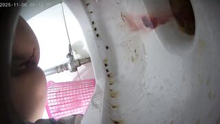 【最高画質トイレショット】大学寮シリーズ：排便アルバム - 15時間、女子学生200人以上 toilet 2 12-120526