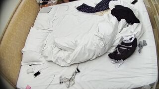 ✅4-19 アパートメントホテル✅超美人女子高生美人女神4日間の実録、複数の性行為、彼氏がスマホで彼女の股間を広げる様子を撮影、彼女は大いに ipcam voyeur jp 08-130526