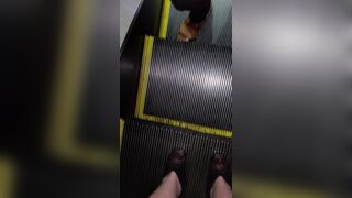 めくり-グッドマンの逆さ撮り日記9-階段 voyeur jp 10-130526