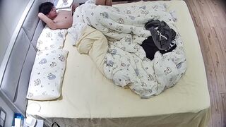 ✅4-11 ユニバーシティタウン✅ メガネをかけた無邪気そうな彼女が彼氏とホテルに行った。彼女のマンコはとても柔らかい。2日間の完全録画。 ipcam 2 (2)