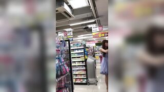 お姉さんの逆さパンチラ動画-静止画-１９３ voyeur jp 01-230526