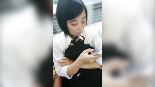 スカートチラ撮り 目線最高 スマホをそのままつっこんで本人に撮りバレするｗｗ 登下校女子vol 159 voyeur jp