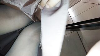 逆さめくり動画２５ バレ多め ３度目登場のあの子も voyeur jp
