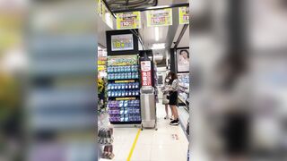 お姉さんの逆さパンチラ動画 ２４２ voyeur jp