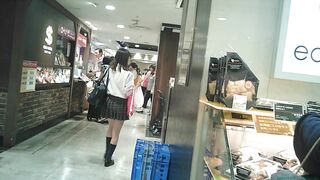新カメhd動画 制服娘の白いパンツ逆さ撮りno3 顔あり voyeur jp 01