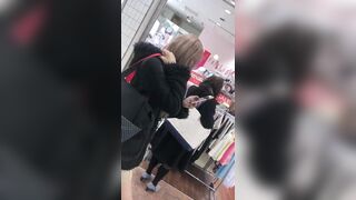 街中で美人お姉さんをストーキングしてパンツ盗撮 3 voyeur jp