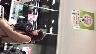 05 お買い物中のハーフっぽいお姉さんをライトアップ voyeur jp