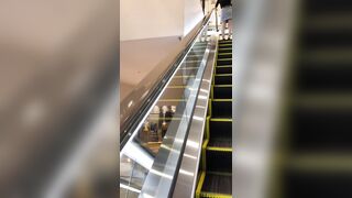 お姉さんの逆さパンチラ動画 静止画 １６２ voyeur jp 01