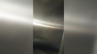 けしからん エスカレーターで盗撮を警戒して最後尾に乗るような娘には悪戯part 18 携帯用 縦動画 一般特別 voyeur jp