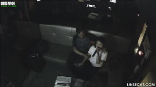 [신작] 변태 아버지가 노래방에서 딸을 성폭행했다. 예쁜 소녀는 남자친구에게 오럴 섹스를 해주기 전 입냄새를 확인했다 korean porn vip ipcam