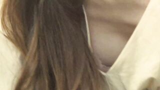 ママの胸チラ ベビーマッサージ胸チラvol 134 新規参加２名 計３名 ハイハイレースのママさん超美人です voyeur jp