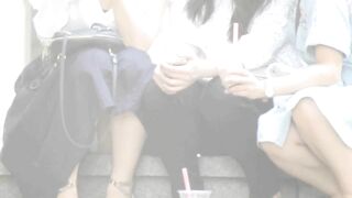 お座りお姉さん発見 ｆｈｄ 大変です パンツが見えてますよ１５６ voyeur jp