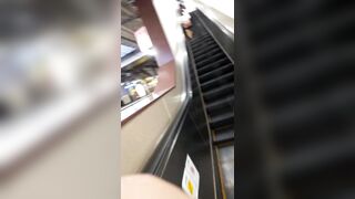 けしからん エスカレーターで盗撮を警戒して最後尾に乗るような娘には悪戯part 39 携帯用 縦動画 voyeur jp