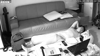 해킹된 가정 감시 카메라 [IP CAMERA] 섹스하는 동안 TV를 보는 한국 커플, 질내 사정 토요일 밤 korean porn vip ipcam