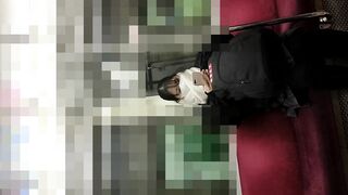 スマホで逆さ撮り52 帰宅途中の黒タイツj〇 エスカレーターでスカート内盗撮される 電車内でも対面撮影 素人盗撮 voyeur jp